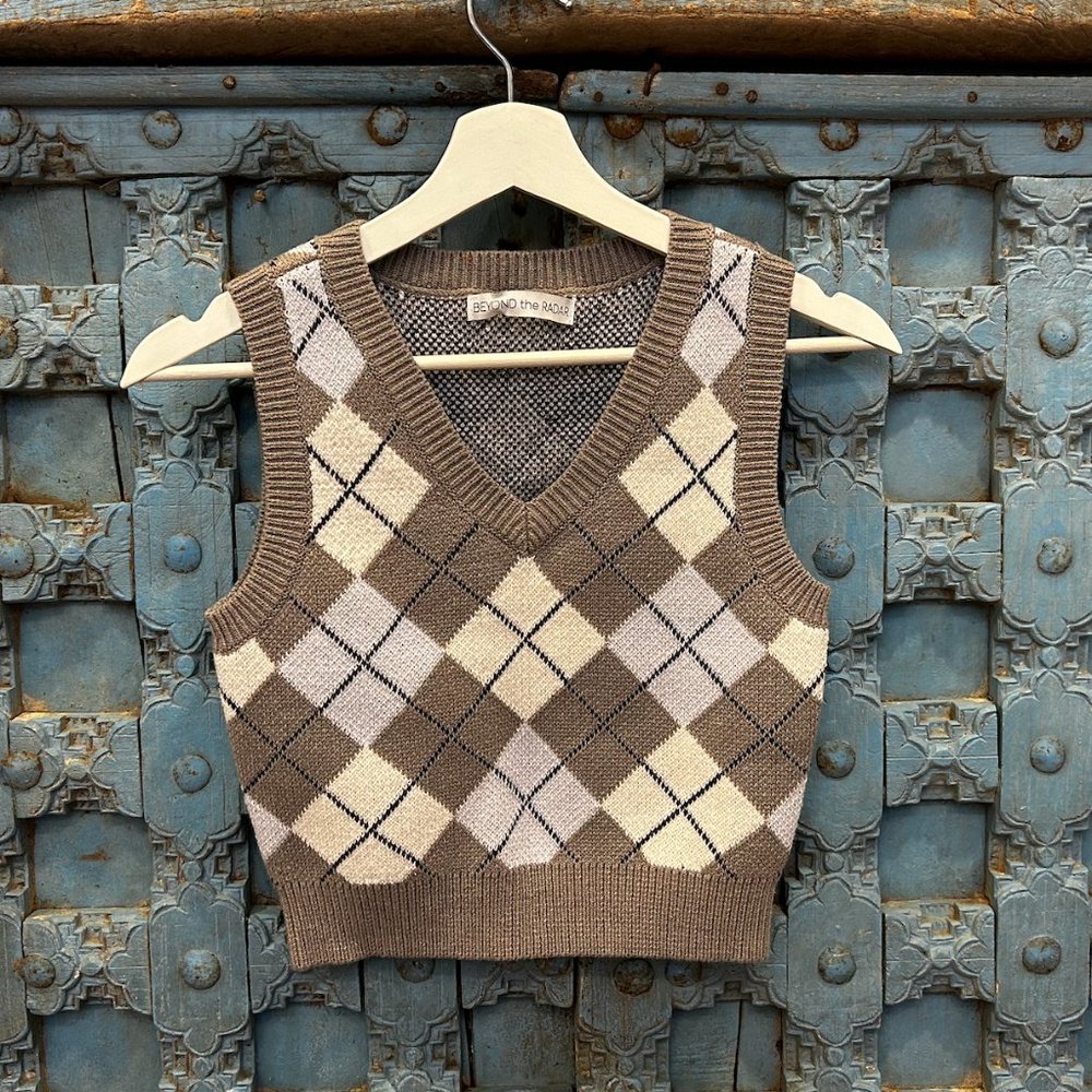 Beyond the Radar. Cropped swetaer